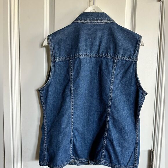 EUC - St John’s Bay Women’s Blue Jean Vest with buttons - Size Medium - Picture 3 of 5